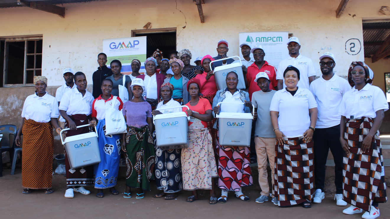 Family Photo of Member from Boa Vontade Fish Farmer’s Cooperative – CPBV 